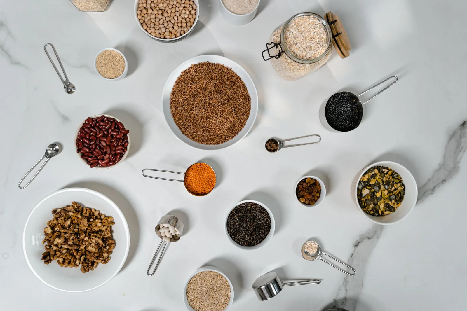 Tiganj heljde sa pirjanim pečurkama i semenkama bundeve